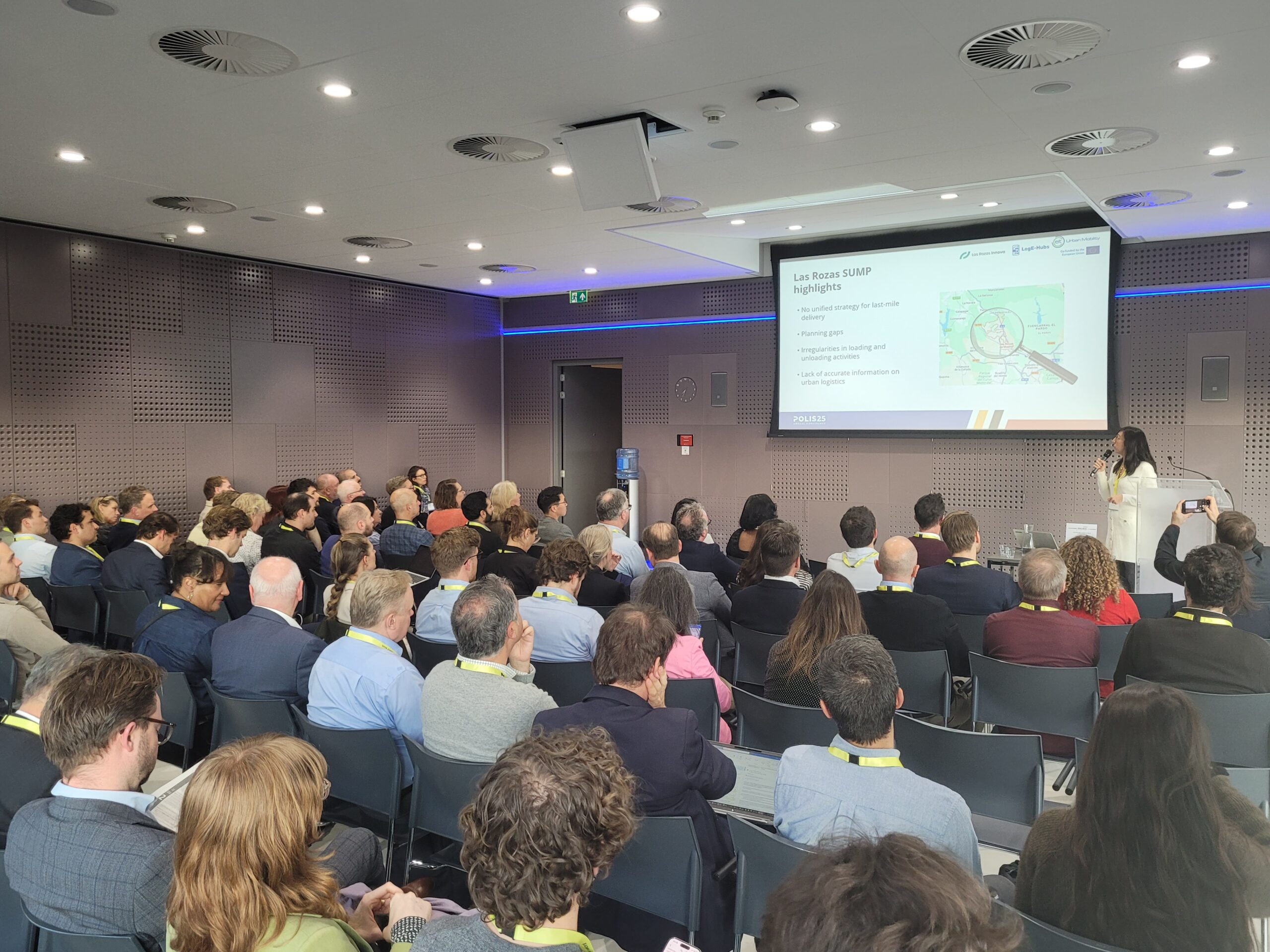 Nuria Blanco presentando el proyecto europeo LOGE-HUBS en la Conferencia POLIS